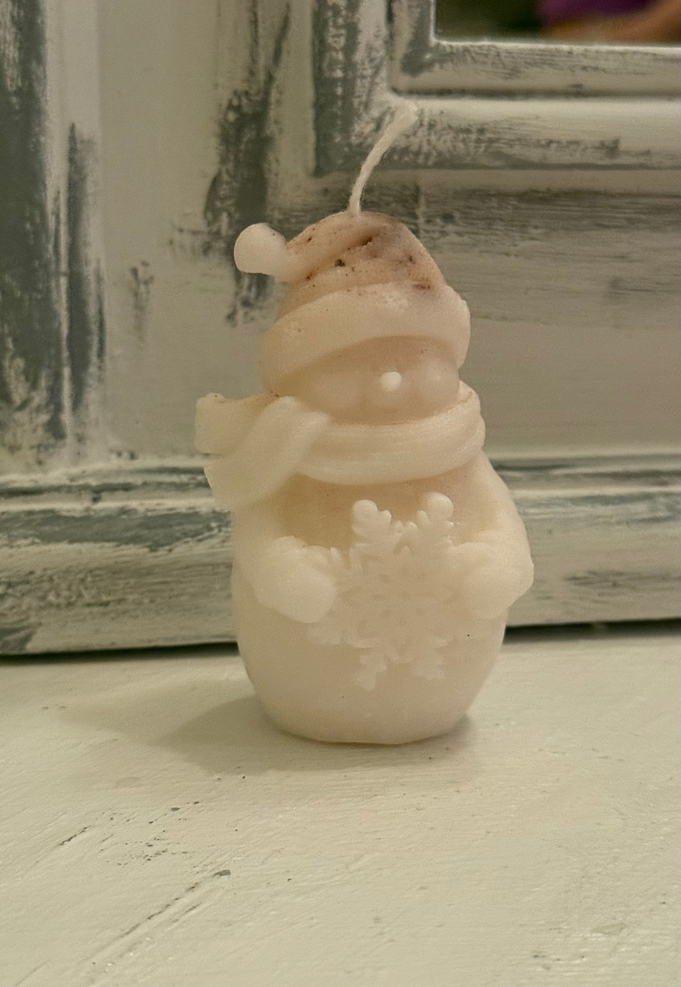Mr. Snowy Christmas Glow Candle – Handmade Scented Soy Candle | LOV Christmas Collection